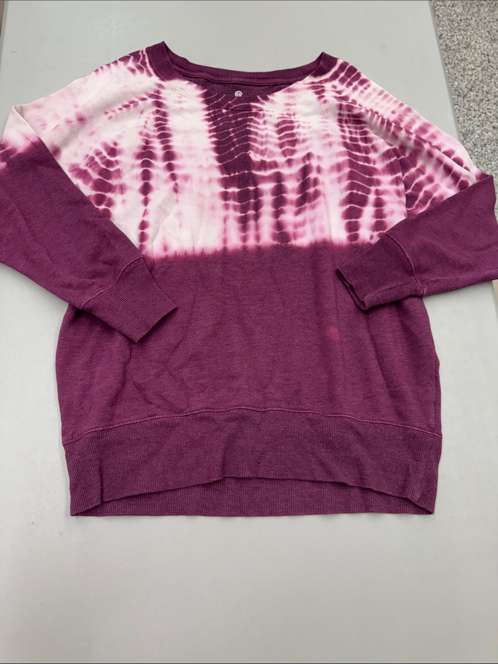 SO Women's Tie-Dye Crewneck Comfy Cozy Sweatshirt Sweater in Raspberry and White